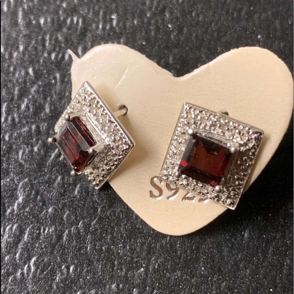 Earrings - Picture 1 of 2